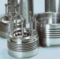 Cylinder liners and pistons